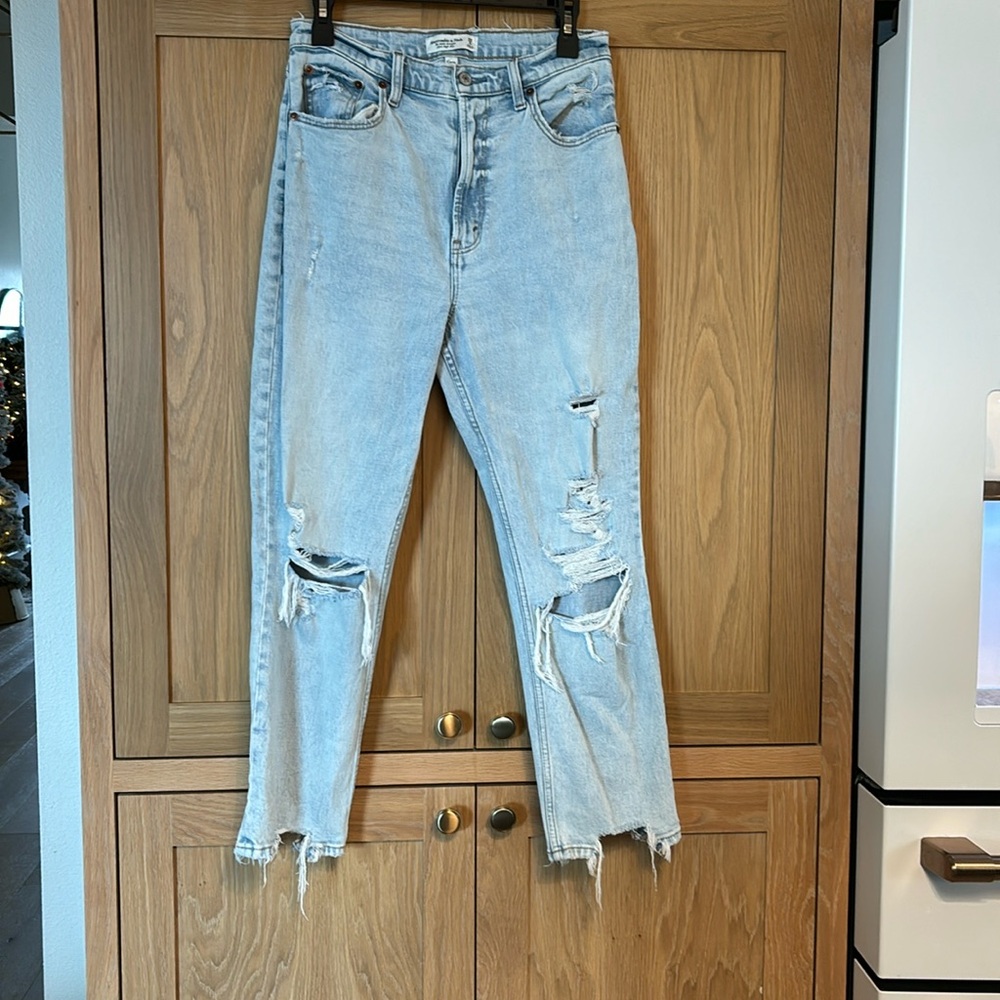Abercrombie & Fitch The Straight Ankle Ultra High Rise size 29 Curve Love